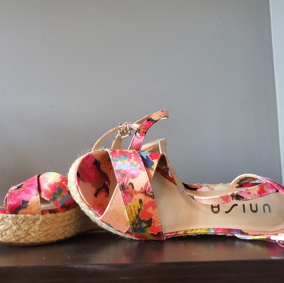 UNISA Platform Strappy Heels - Picture 2 of 3